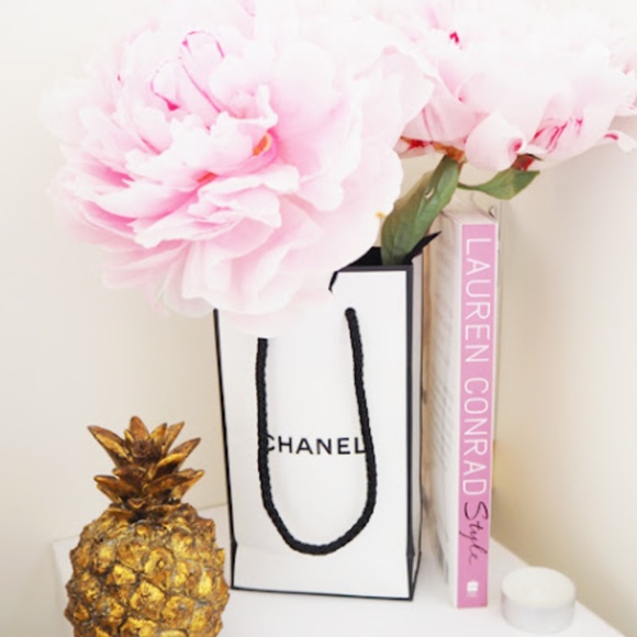 CHANEL Bag White Black Letters 9' X 5' Black String Collapsible - Picture 8 of 16